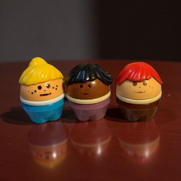 Vintage 80s Little Tikes Toddle Tots Fireman & Family Kids Men Woman  Figures - Picture 3 of 5